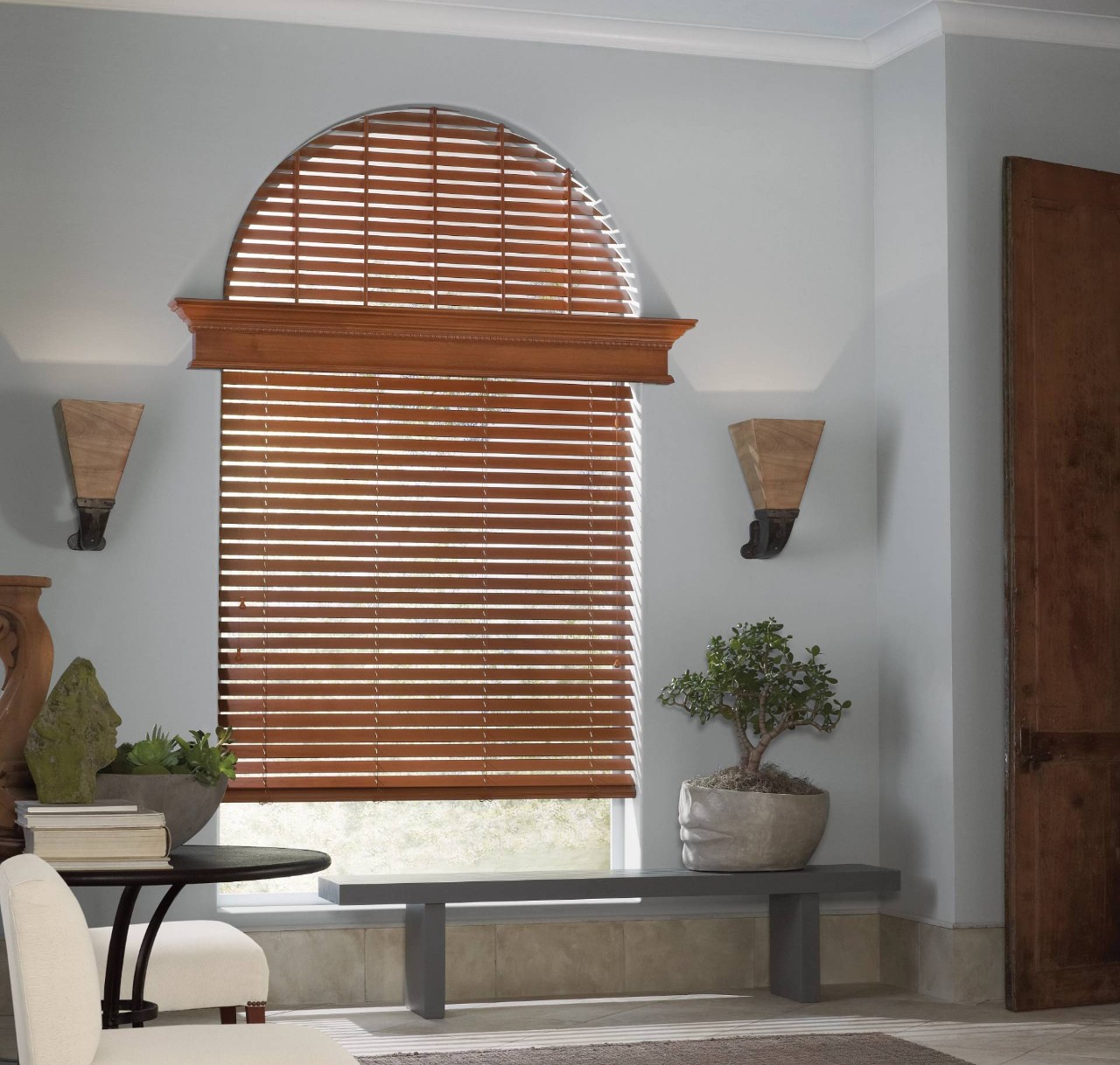Hunter Douglas Parkland® Wood Blinds on an arched window near Kalaheo, Hawaii (HI)